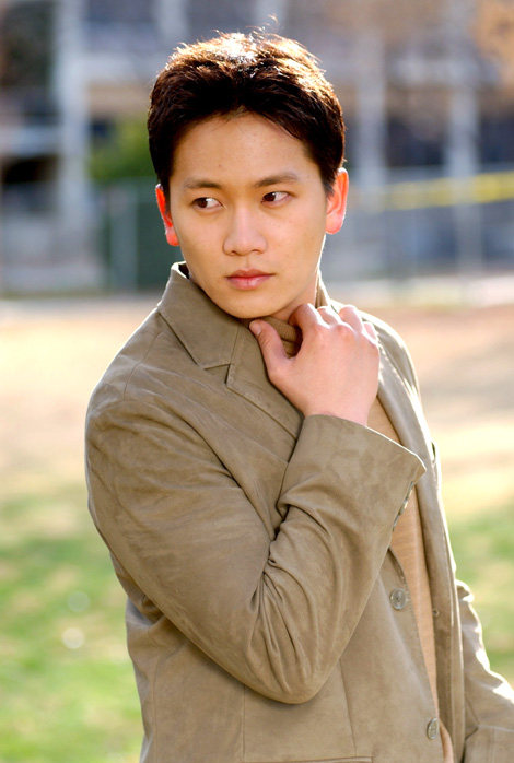 Cast04